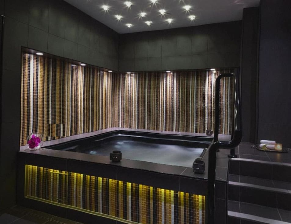 Soaking tub with a view